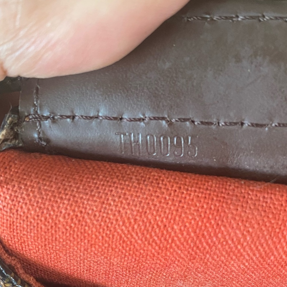 Louis Vuitton Chelsea Tote Bag - Picture 16 of 16